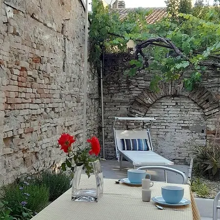 Casacciuga, Luminosa E Casa Con Giardino Hébergement de vacances *