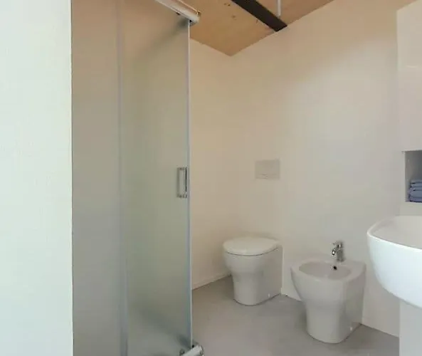 Casacciuga, Luminosa E Casa Con Giardino *